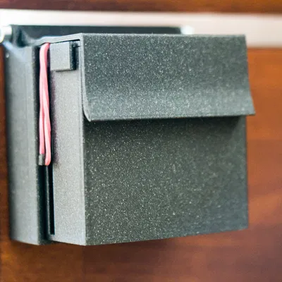 Hộp đựng bao cao su hoặc khăn ướt có nắp & giá đỡ