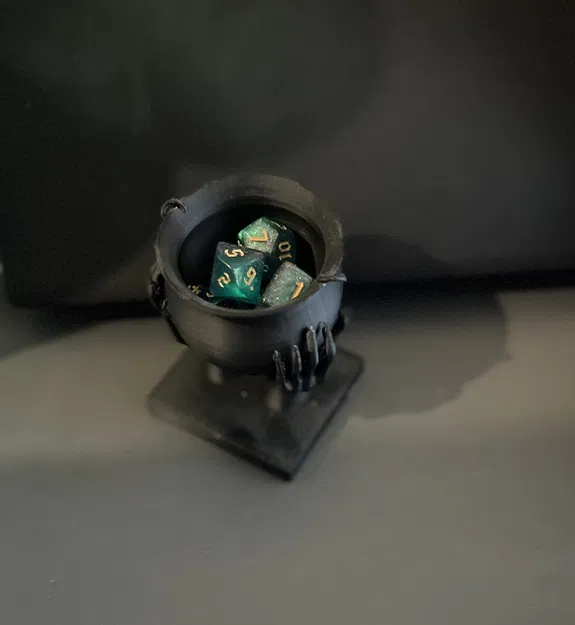 Con Quay Xúc Xắc: Vạc Dầu Địa Ngục - Image 2