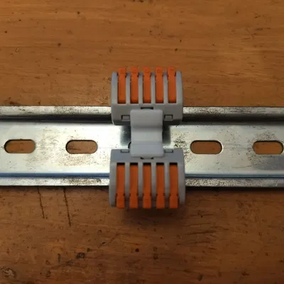 Giá đỡ Ray DIN WAGO 222 (Phiên bản Space Invaders!)