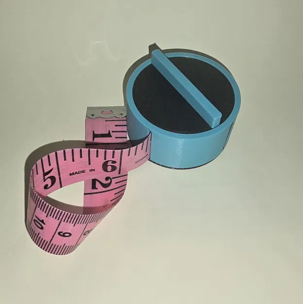 Dụng Cụ Cuộn & Giữ Thước Dây - Image 1