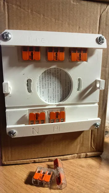 Hộp đấu nối có khóa - Image 1