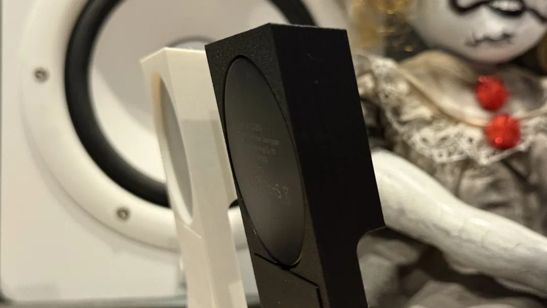 Giá đỡ sạc không dây Unfolded Circle Remote 3 - Image 9