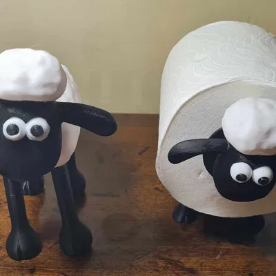 Cừu Shaun "lăn" trên giấy vệ sinh