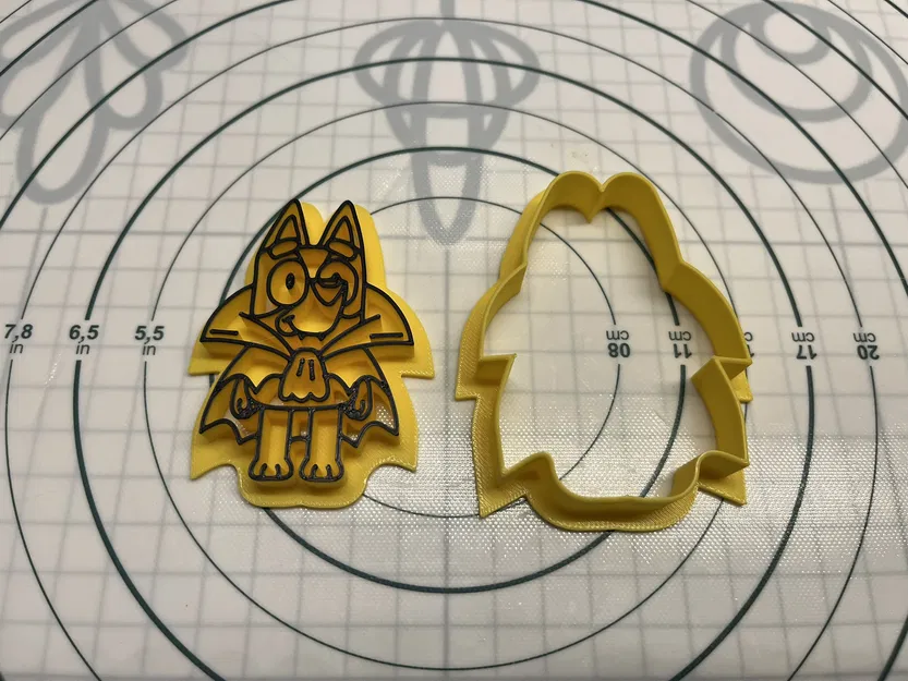 Khuôn Cắt Bánh Quy "Bluey" Halloween Hai Phần - Image 2