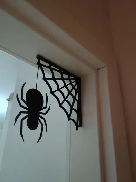 Mạng nhện trên khung cửa - Image 1