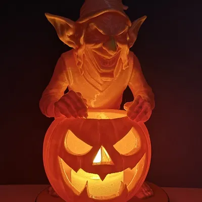 Yêu tinh Halloween với quả bí ngô