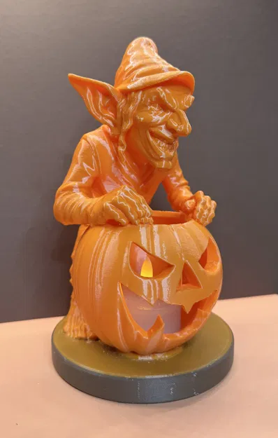 Yêu tinh Halloween với quả bí ngô - Image 2