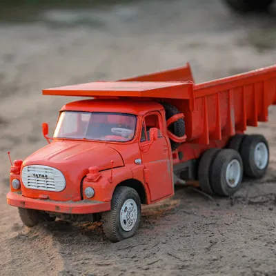 Mô Hình Xe Tải Tatra T-148 S1 Tỉ Lệ 1/18