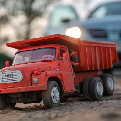 Mô Hình Xe Tải Tatra T-148 S1 Tỉ Lệ 1/18 5