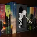 Mô Hình Hộp Sách Bộ Xương "Skeleton Book Nook" - Thumbnail 1