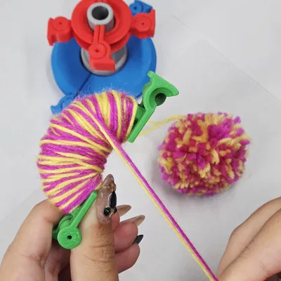 Bộ Dụng Cụ Làm PomPom (3 Kích Cỡ) + Tháp Tổ Chức
