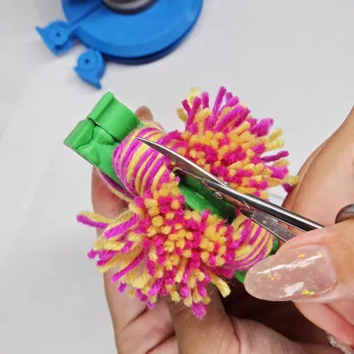 Bộ Dụng Cụ Làm PomPom (3 Kích Cỡ) + Tháp Tổ Chức