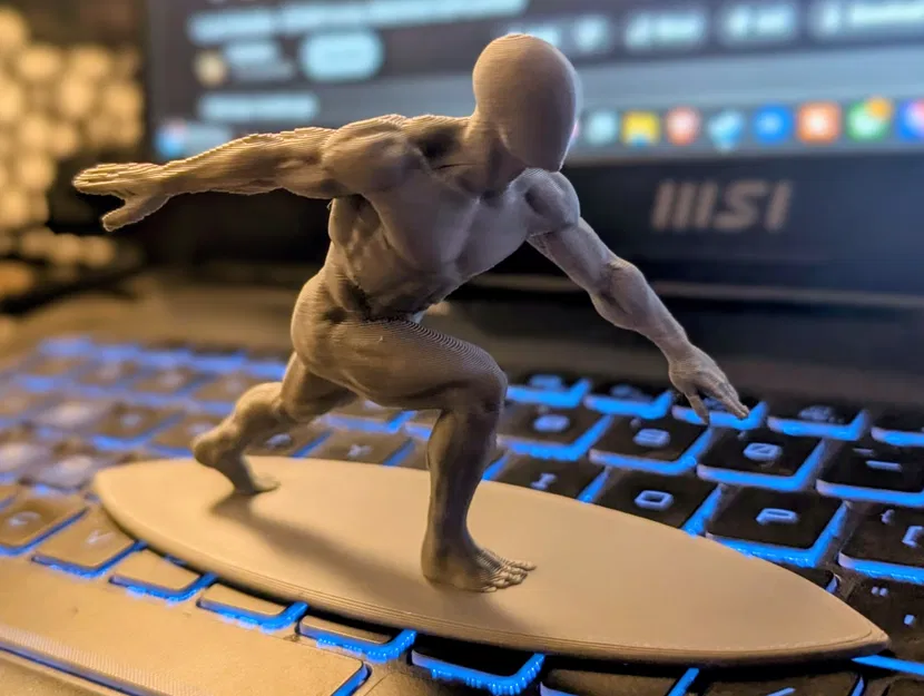 Chrome Surfer – Tượng Trang Trí Tương Lai - Image 1