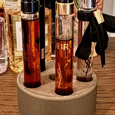 Kệ Đựng Chai Nước Hoa Du Lịch