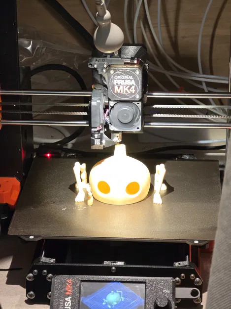 Bộ xương dễ thương ngồi với bí ngô (Trang trí Halloween) - Image 5