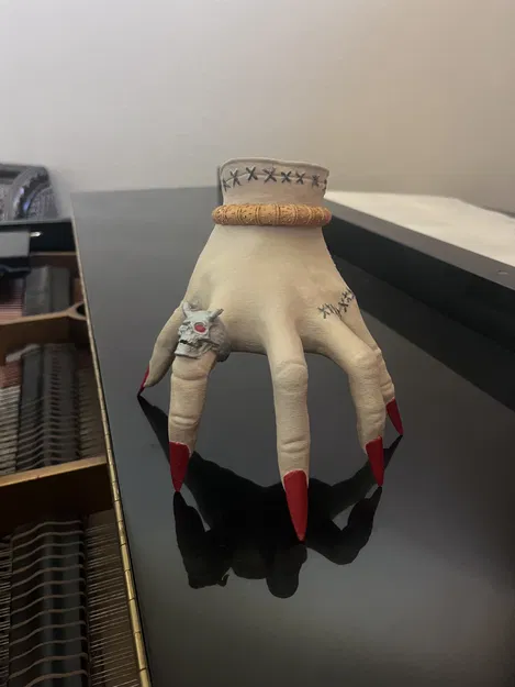 Lady Fingers Addams Family - Image 1