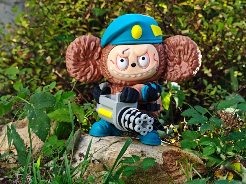 Mô hình Laburator - Cheburashka Labubu với súng minigun - Image 1