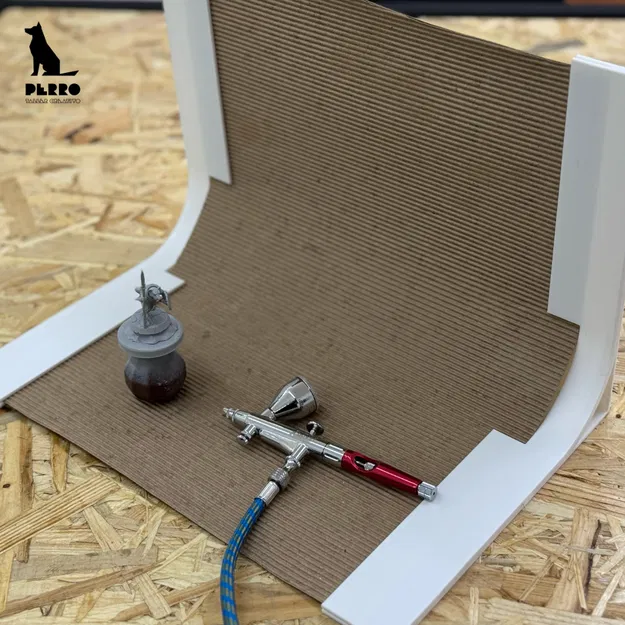 Cabin Airbrush Tự Chế Từ Bìa Carton - Image 1