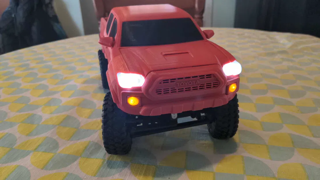 Xe RC Toyota Tacoma 1:16 - Image 2