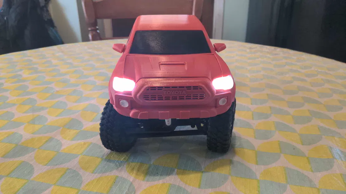 Xe RC Toyota Tacoma 1:16 - Image 3