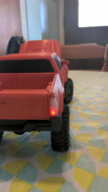 Xe RC Toyota Tacoma 1:16 - Image 6