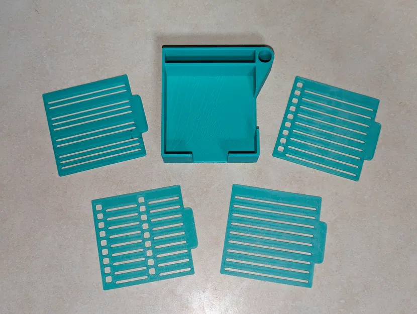 Đế Đựng Giấy Ghi Chú Kèm Khuôn Vẽ Đa Năng - Image 1