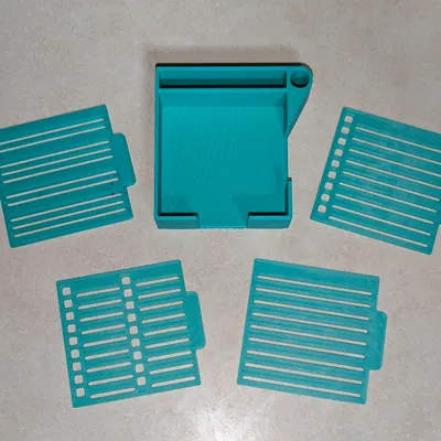 Đế Đựng Giấy Ghi Chú Kèm Khuôn Vẽ Đa Năng