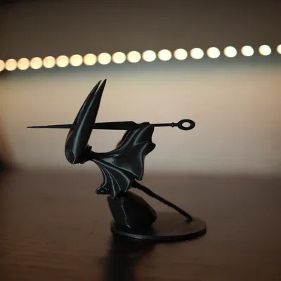 Mô hình Hornet và cây kim từ Silksong