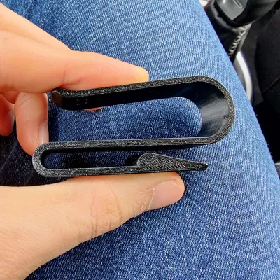 Kẹp Kính Râm Trên Xe Hơi