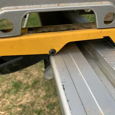 Kẹp thay thế cho chân đế máy cưa mitre DeWALT hạng nặng