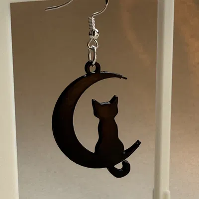 Bông Tai Mèo Và Trăng Lưỡi Liềm