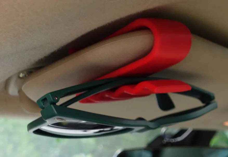 Kẹp Giữ Kính Mát Gắn Tấm Che Nắng Trên Xe Hơi - Image 1