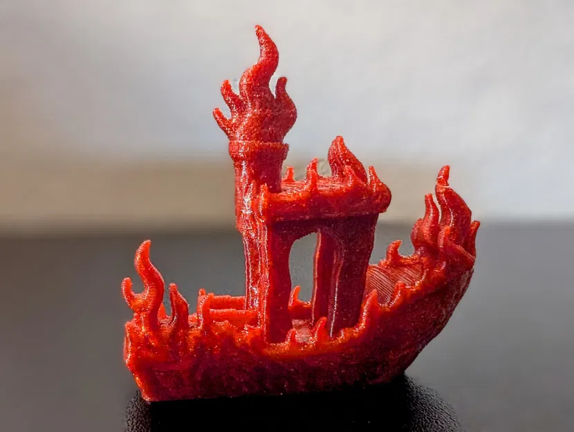 Flame Benchy – Con Tàu Thử Nghiệm Bốc Cháy - Image 1