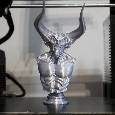 Tượng bán thân Darkness – Huyền thoại (1985)