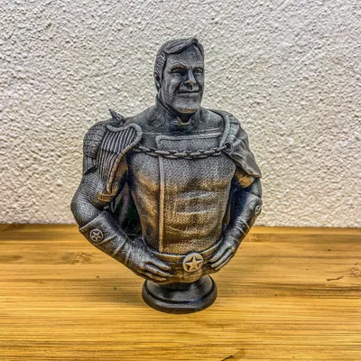 Tượng bán thân Homelander (Phiên bản Comic)