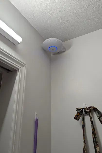 Giá treo tường cho Ubiquiti Unifi U6+, U6 Enterprise, U6 Pro, U7 Pro Max, U7 Pro - Image 1