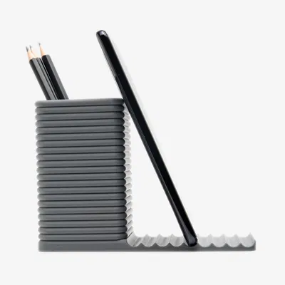 Chân Cắm Bút Để Bàn Kiêm Giá Đỡ Điện Thoại