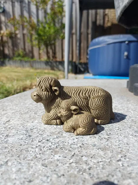 Bò Mẹ Cao Nguyên Cùng Bê Con - Image 2