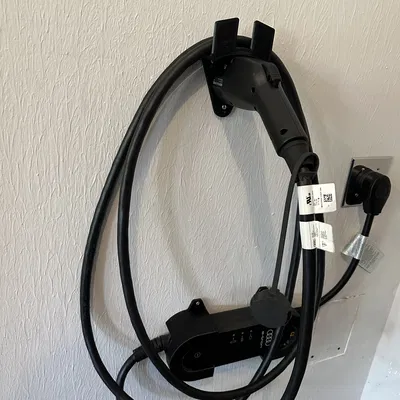 Giá treo tường sạc xe điện J1772