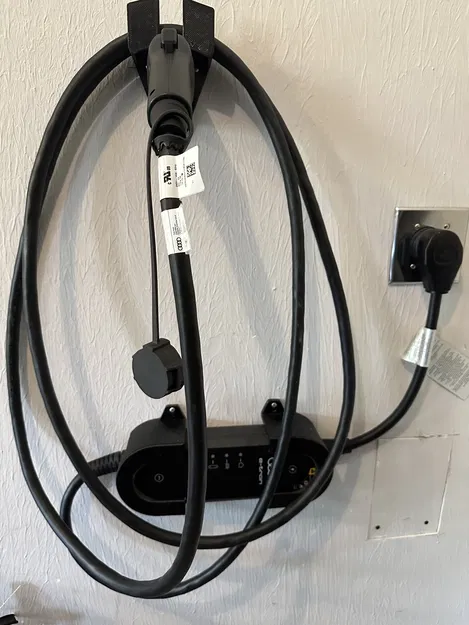 Giá treo tường sạc xe điện J1772 - Image 3