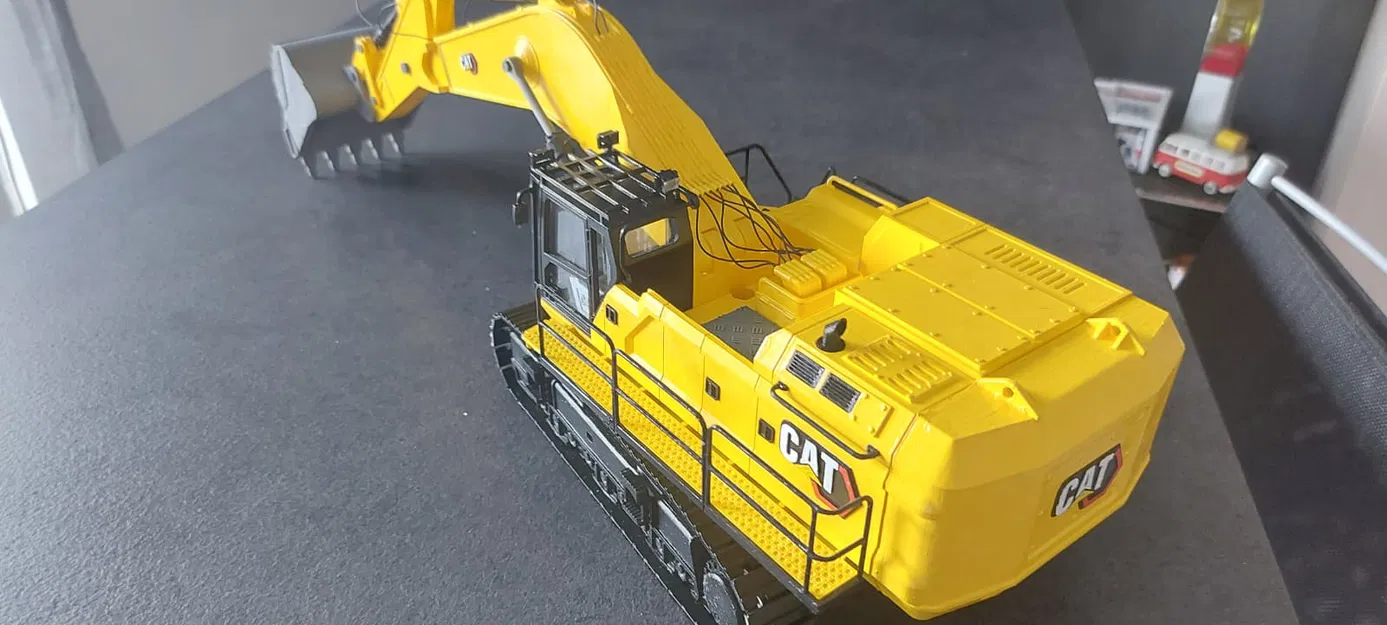 Mô hình máy xúc CAT 395 - Image 13