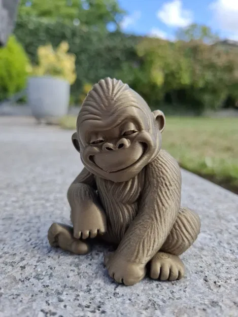 Chú Khỉ Gorilla Con Tinh Nghịch - Image 1