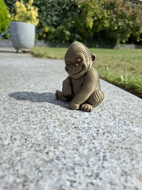 Chú Khỉ Gorilla Con Tinh Nghịch - Image 2