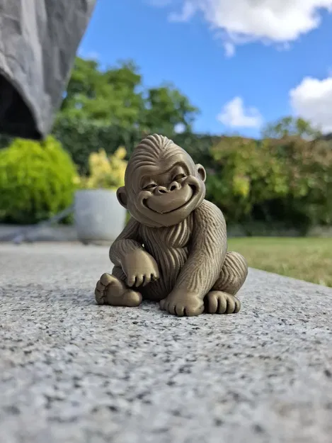 Chú Khỉ Gorilla Con Tinh Nghịch - Image 3