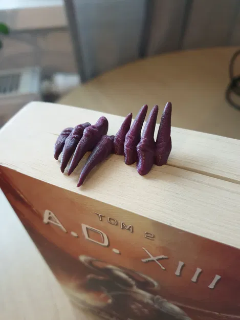 Kẹp Sách Hình Bàn Tay Quỷ - Image 1