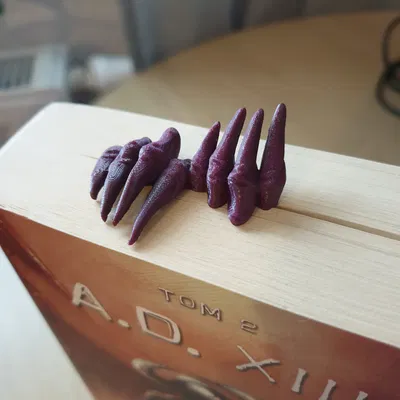 Kẹp Sách Hình Bàn Tay Quỷ