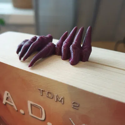 Kẹp Sách Hình Bàn Tay Quỷ