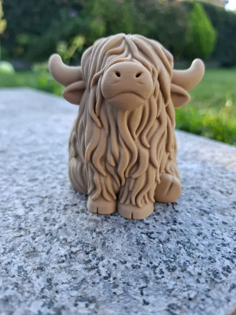 Bò Highland Mập Mạp – Người Bạn Đồng Hành Ngồi Bên Bàn Làm Việc - Image 2