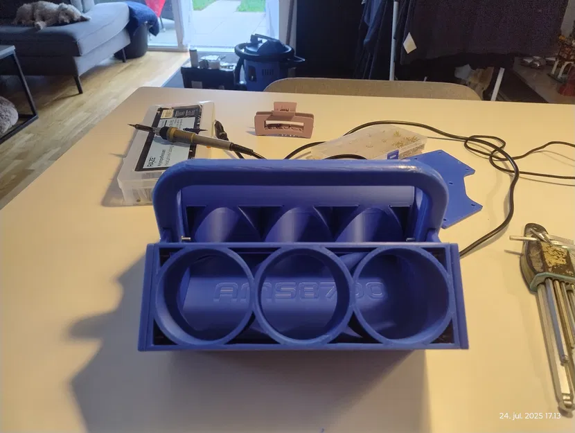 Đế Đựng Lon Nhớt V6 - Image 12