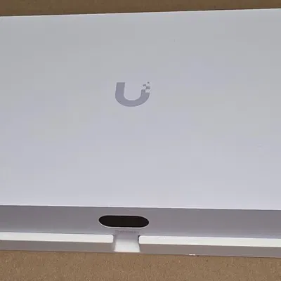 Giá Đỡ Gắn Tường Cho Ubiquiti Cloud Gateway Fiber